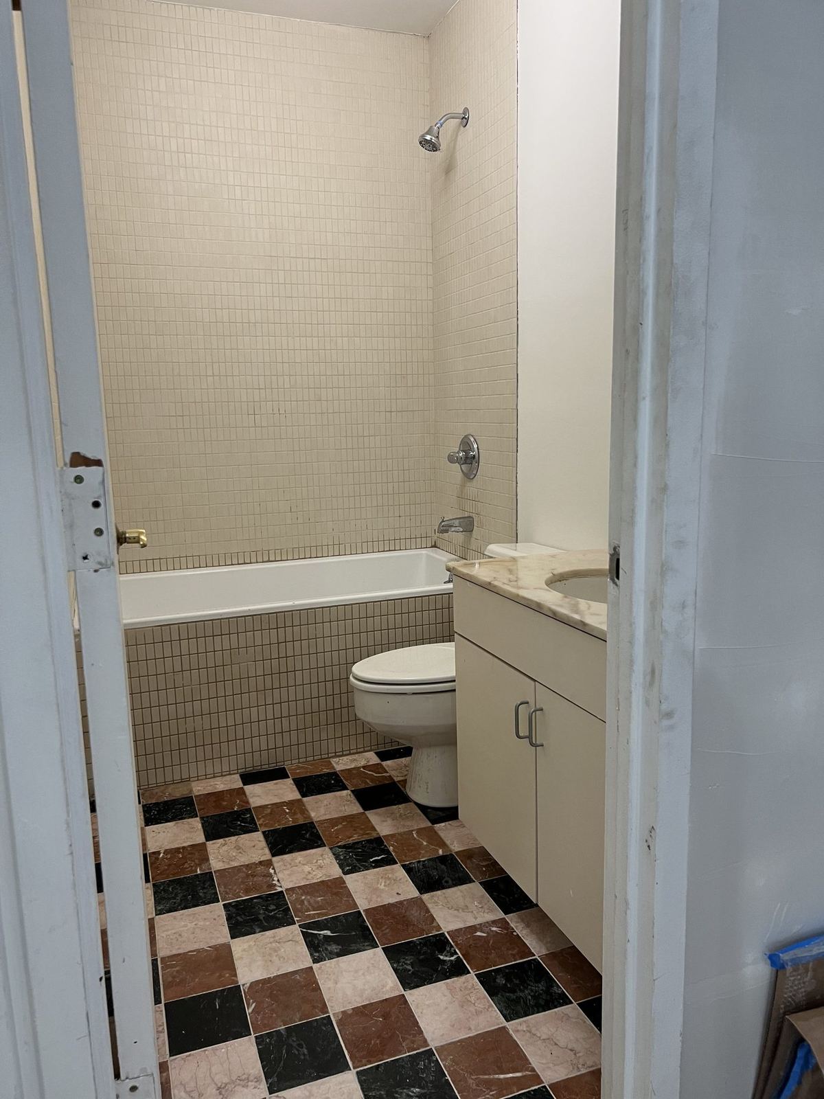 Bathroom renovation in NYC by Art-Tech Construction Corp